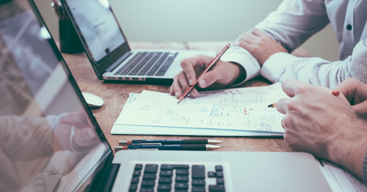 Konzentration im Job trotz Liebeskummer: Notizen und Planung am Arbeitsplatz